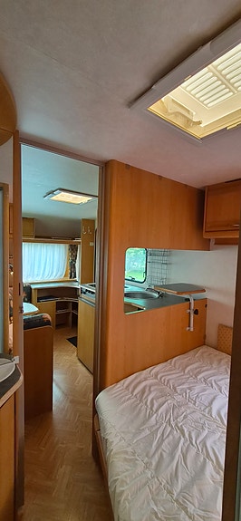 Adria Unica B 462 DP 10 of 11