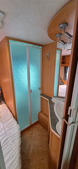 Adria Unica B 462 DP 8 of 11