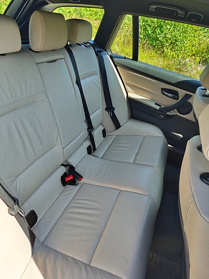 BMW 320d 2 of 5
