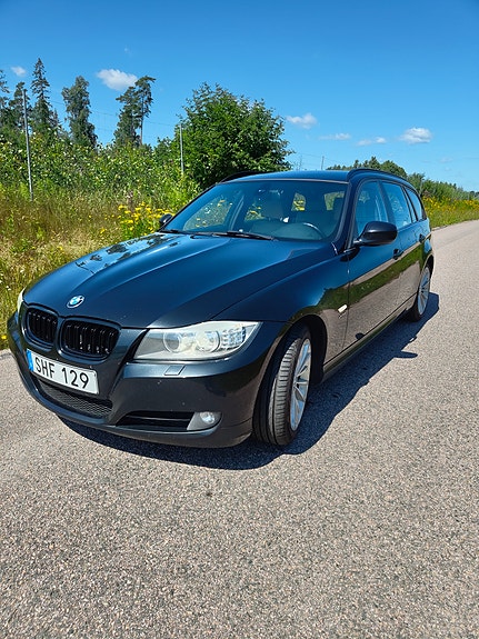 BMW 320d 4 of 5