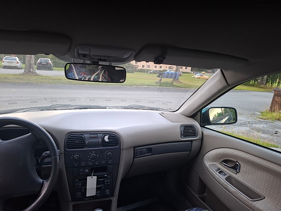 Volvo V40 2 of 4