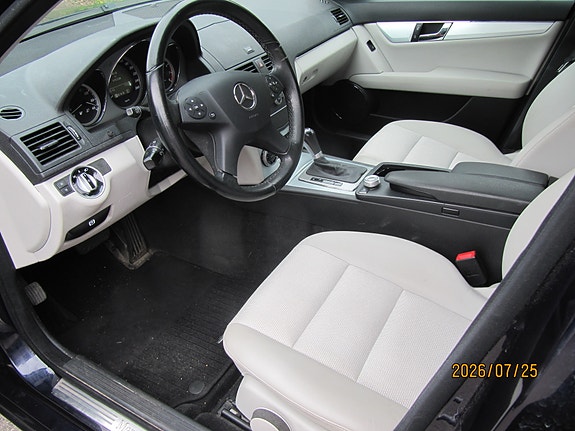Mercedes-Benz C180 6 of 11