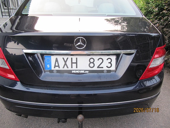 Mercedes-Benz C180 2 of 11