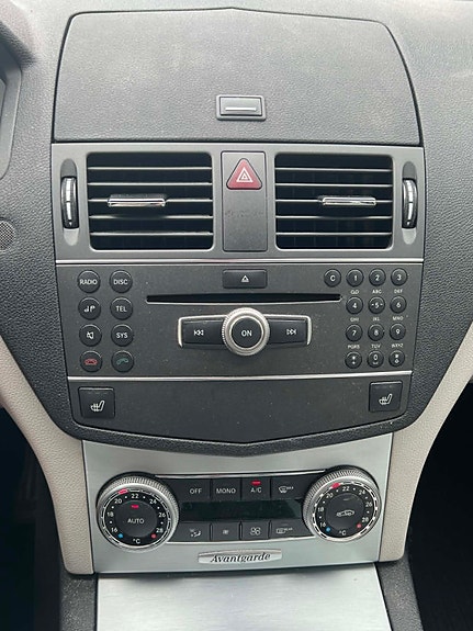 Mercedes-Benz C180 7 of 12