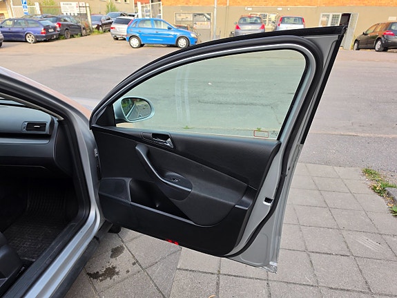 Volkswagen Passat 11 of 18