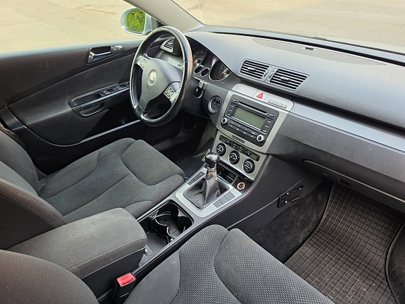 Volkswagen Passat 15 of 18