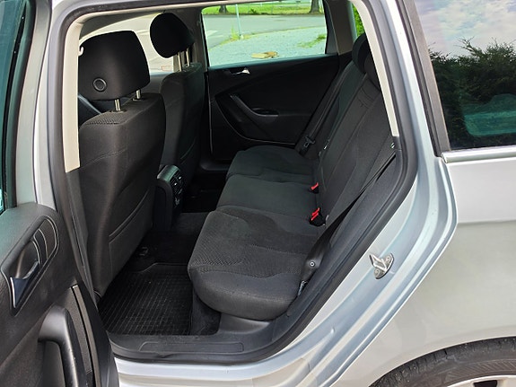 Volkswagen Passat 17 of 18