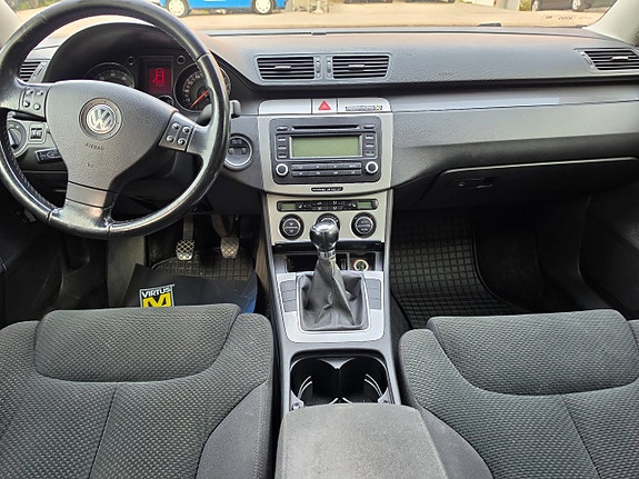 Volkswagen Passat 16 of 18