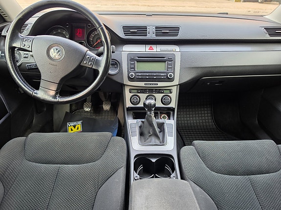 Volkswagen Passat 5 of 18