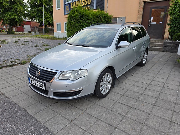 Volkswagen Passat 2 of 18