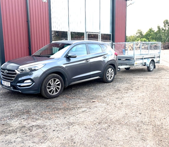 Hyundai Tucson 2 of 3