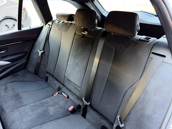 BMW 320d 6 of 12