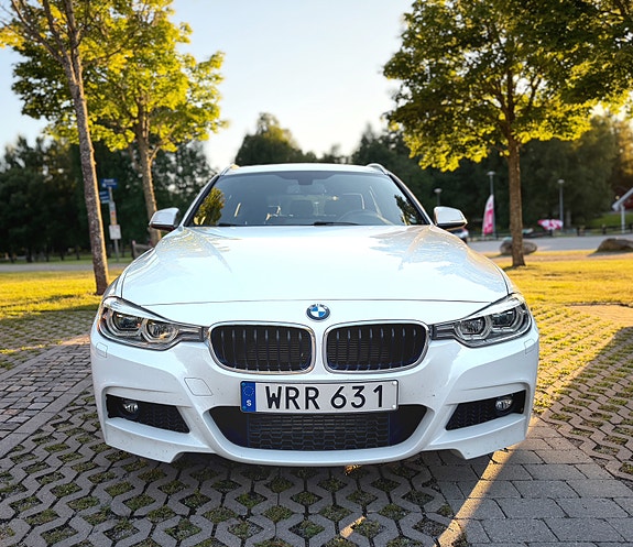 BMW 320d 4 of 5