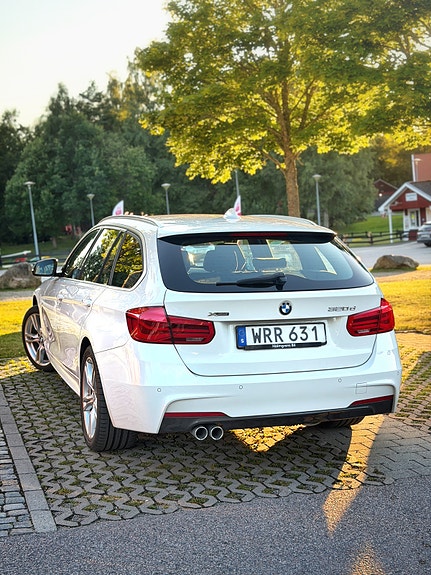 BMW 320d 2 of 5