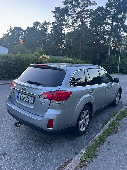 Subaru Outback 3 of 5