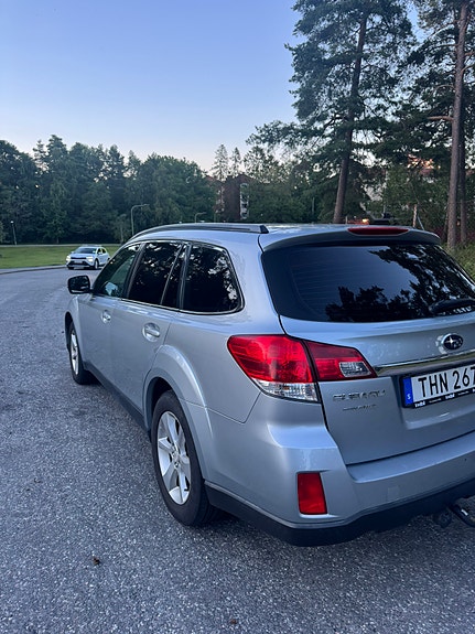 Subaru Outback 4 of 5