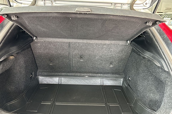 Volvo V40 25 of 27