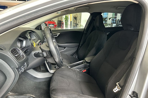 Volvo V40 11 of 27