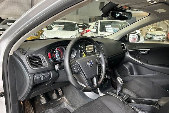 Volvo V40 10 of 27