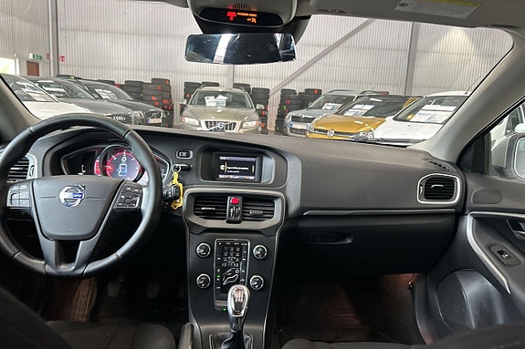 Volvo V40 14 of 27