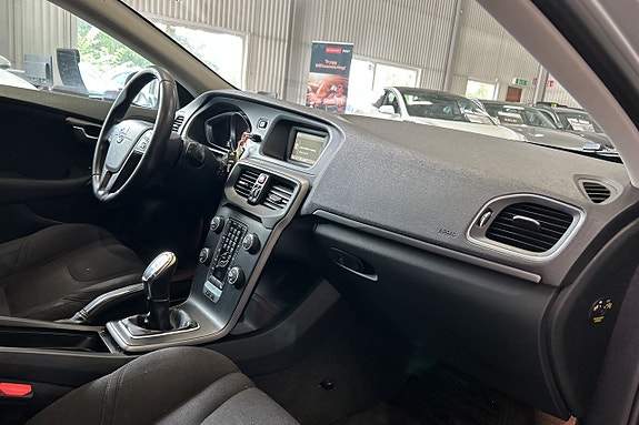 Volvo V40 12 of 27