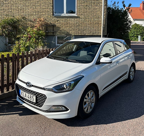 Hyundai i20 2 of 9
