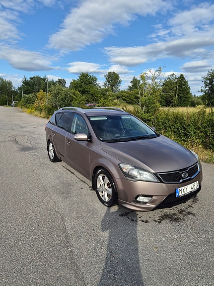 Kia Ceed 2 of 5