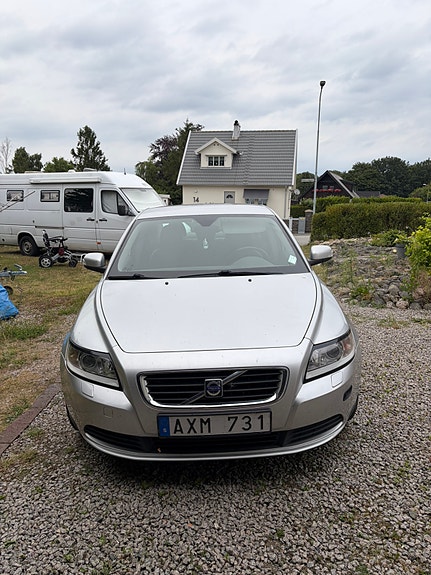 Volvo S40 2 of 5