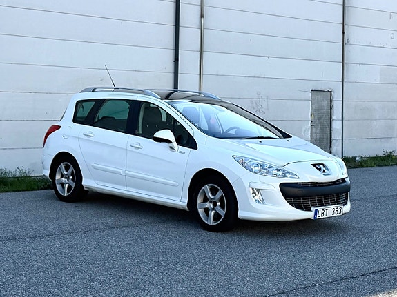 Peugeot 308 SW 2 of 5