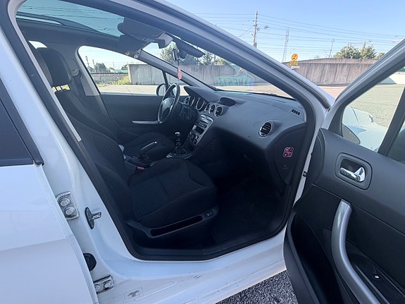 Peugeot 308 SW 8 of 8