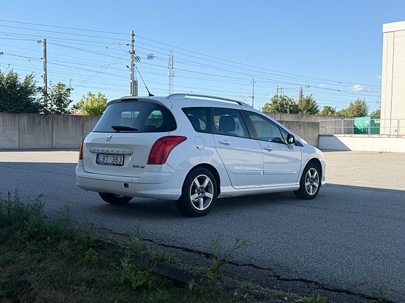 Peugeot 308 SW 3 of 5