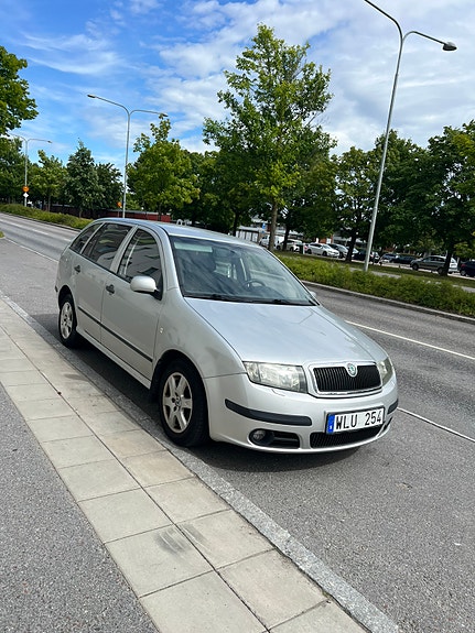 Skoda Fabia 2 of 3