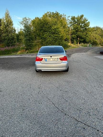 BMW 320d 4 of 5