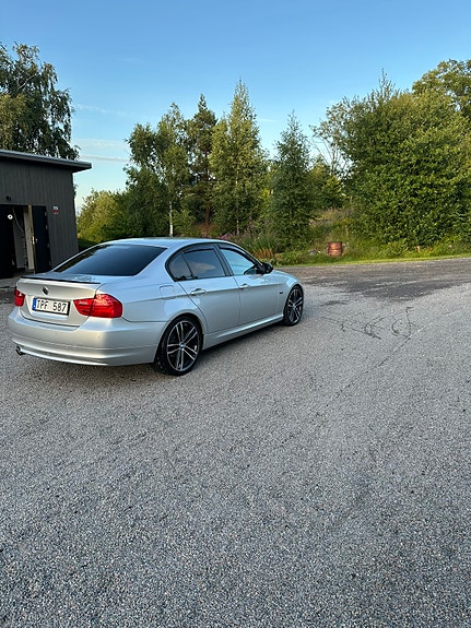 BMW 320d 3 of 5