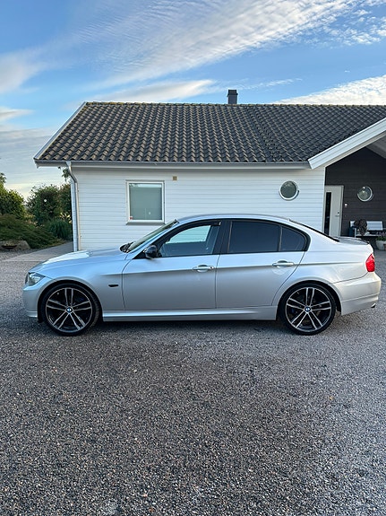 BMW 320d 2 of 5