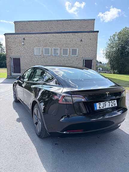 Tesla Model 3 3 of 3