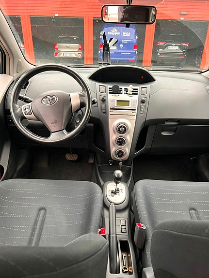 Toyota Yaris 4 of 5