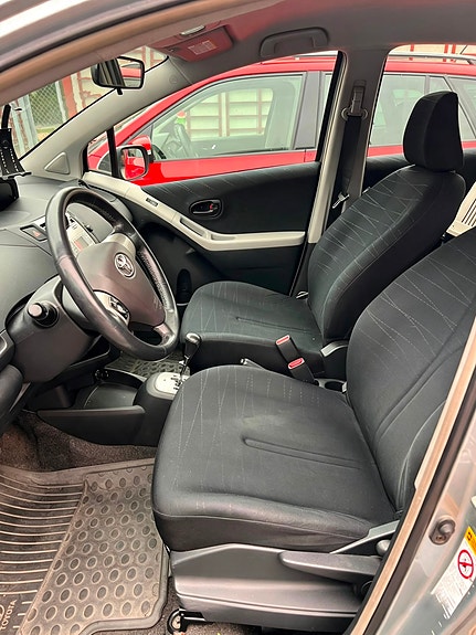 Toyota Yaris 5 of 5