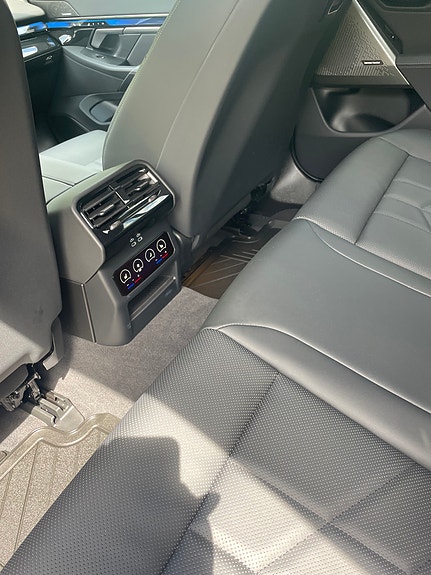 BMW 550e 4 of 5