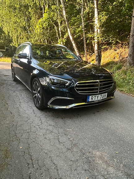 Mercedes-Benz E400 2 of 12