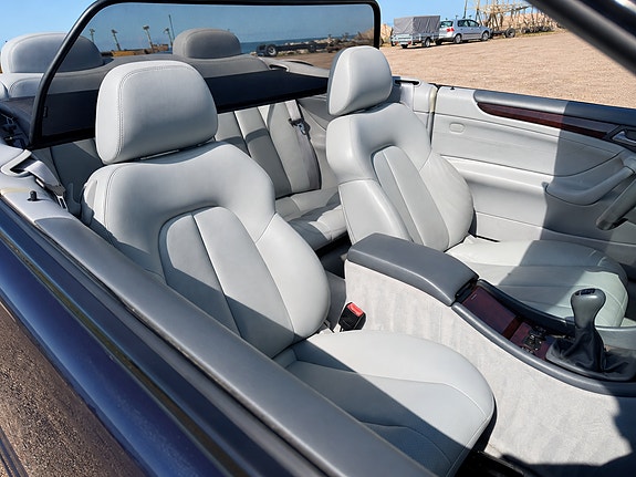 Mercedes-Benz CLK230 8 of 17
