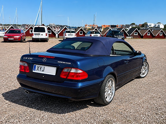 Mercedes-Benz CLK230 12 of 17