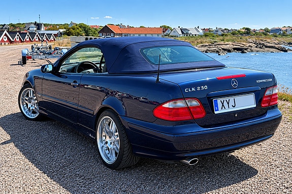 Mercedes-Benz CLK230 11 of 17