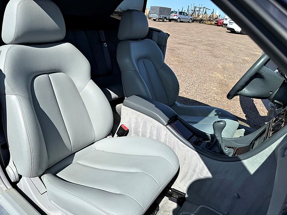 Mercedes-Benz CLK230 16 of 17