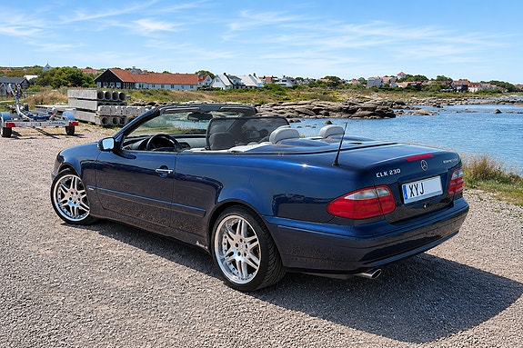 Mercedes-Benz CLK230 3 of 17