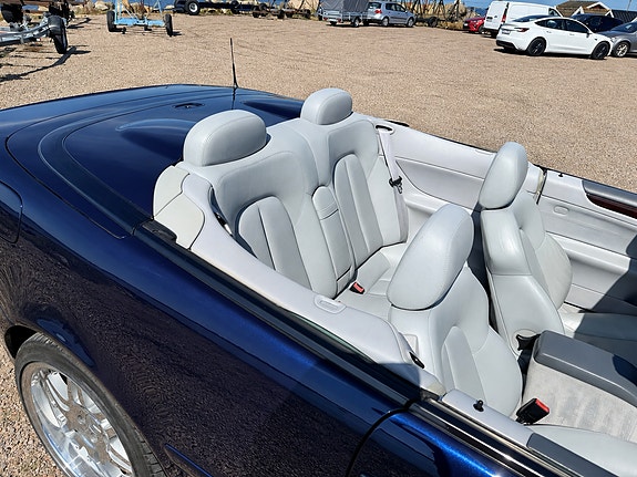 Mercedes-Benz CLK230 9 of 17
