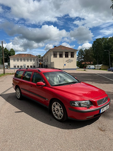 Volvo V70 3 of 5