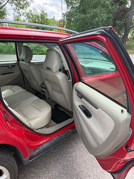 Volvo V70 5 of 5