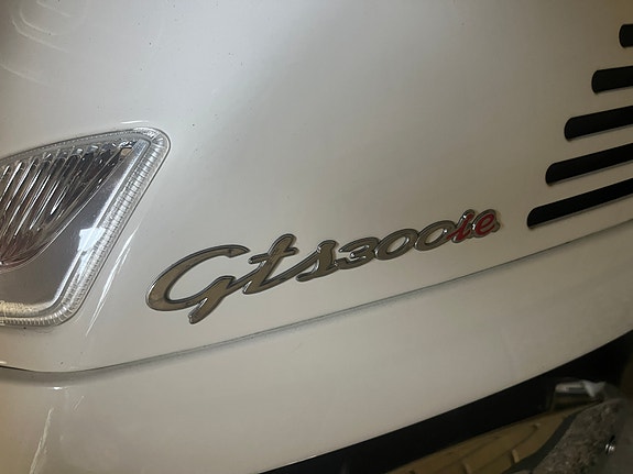 Vespa GTS 300ie 5 of 5