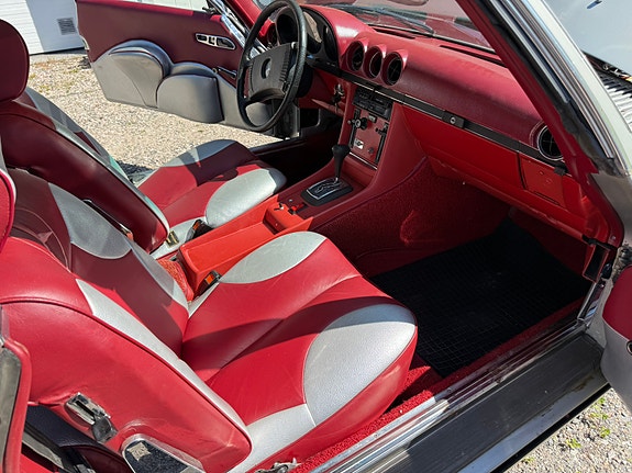 Mercedes-Benz 350 SL 8 of 10